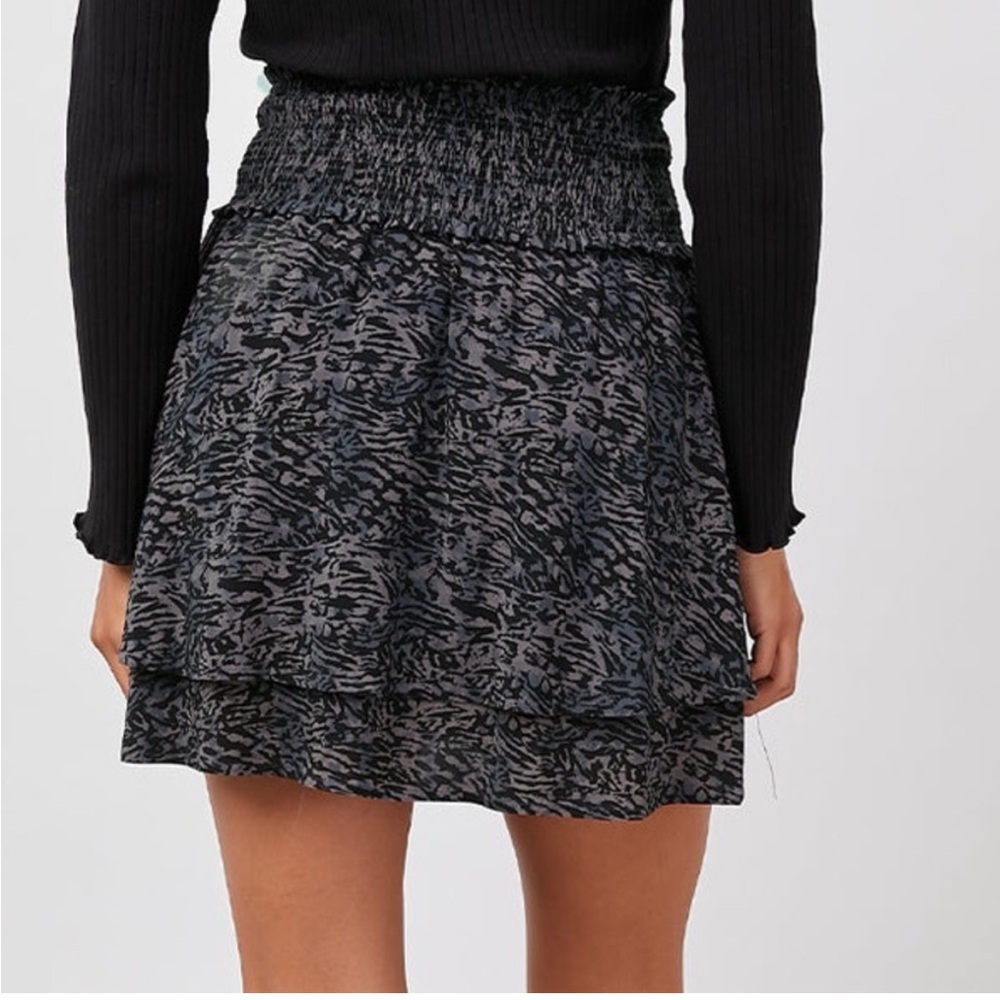 {Rails} Addison Mini Skirt in Charcoal Abstract Animal Print - Size Medium - Picture 2 of 12
